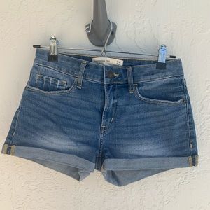 Abercrombie and Fitch women’s blue Jean shorts size 25 mid rise shorts